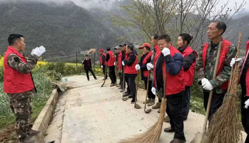 嵐皋縣堰門鎮(zhèn)：志愿服務(wù)進(jìn)家門 環(huán)境整治不落人