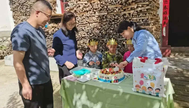 洛南縣未成年人保護(hù)中心：溫情六一 愛暖童心