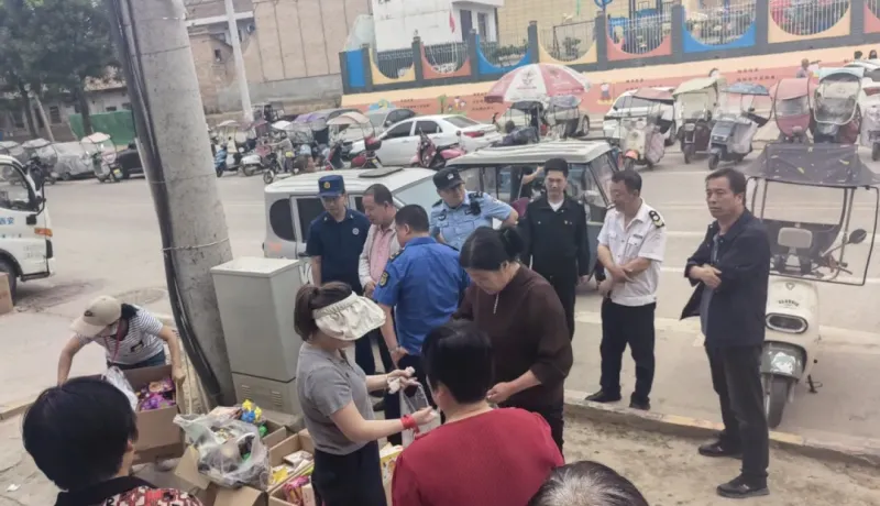 永壽縣教育局聯(lián)合公安、市場、住建等9部門對城關(guān)小學、縣幼兒園進行校園周邊環(huán)境綜合治理聯(lián)合檢查