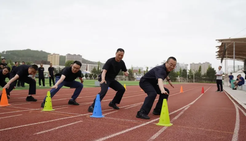 以考促訓(xùn)勵精兵！甘泉縣公安局舉行民輔警體能素質(zhì)大比武
