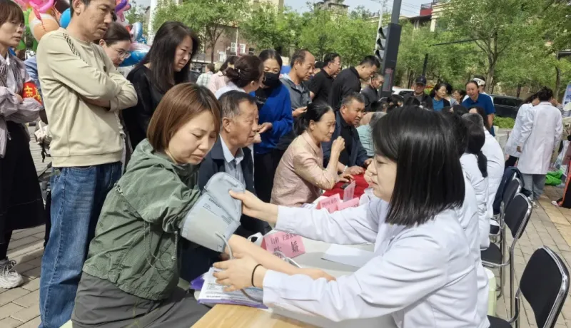 寶塔區(qū)新城街道文苑社區(qū)：黨建共建送健康 便民義診暖人心