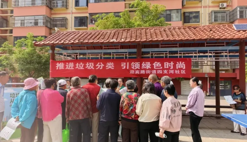 神木市迎賓路街道四支河、呼家圪臺社區(qū)開展垃圾分類主題宣傳活動