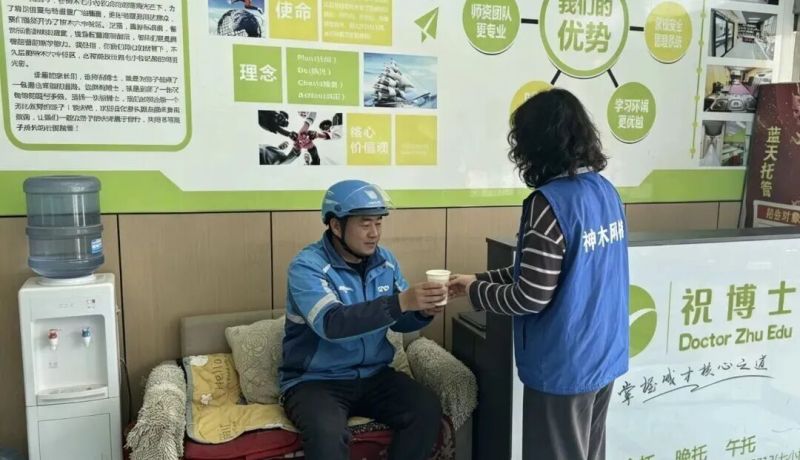 神木市麟州街道繼業(yè)社區(qū)：搭建便民歇腳處 情暖戶外勞動者