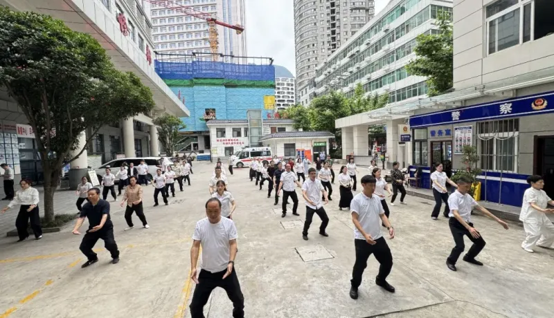 員工練、患者學(xué)！鎮(zhèn)安縣醫(yī)院這道風(fēng)景線 溫暖又提氣！